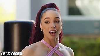Podívejte Se Na Malou Brunetku, Jak Si Nechává Tvrdě Šukat Svůj Těsný Zadek V Tomto Videu S Vysokým Rozlišením