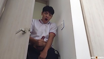 After A Massage, I Get A Big Cock Surprise From My Stepmother In Bed